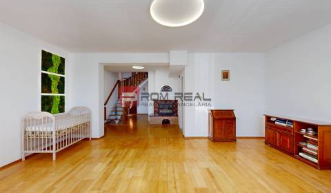 Prodej Rodinný dům, Rodinný dům, Vinohradnícka, Pezinok, Slovensko