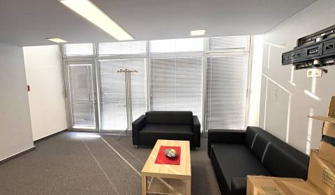 Pronájem Kancelářské prostory, Kancelářské prostory, Bratislava - Ruži