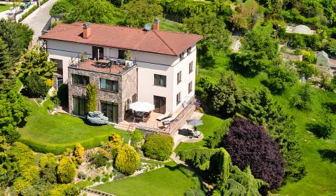 Prodej jedinečného rodinného sídla v Bôrik, Údolná, Staré Město, BA I