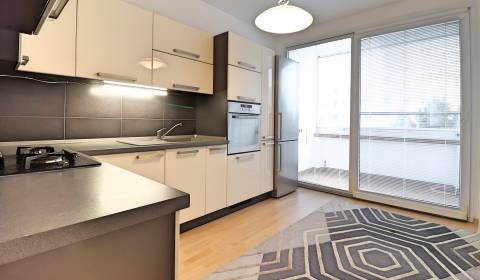 Pronájem Byt 3+1, Byt 3+1, Pribinova, Púchov, Slovensko