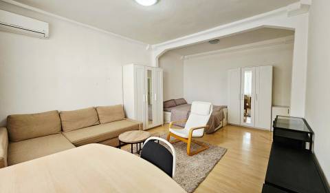 Pronájem Byt 2+1, Byt 2+1, Mýtna, Bratislava - Staré Mesto, Slovensko