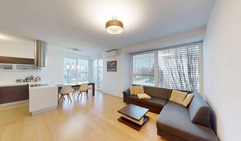 Pronájem Byt 4+1, Byt 4+1, SNP, Senec, Slovensko