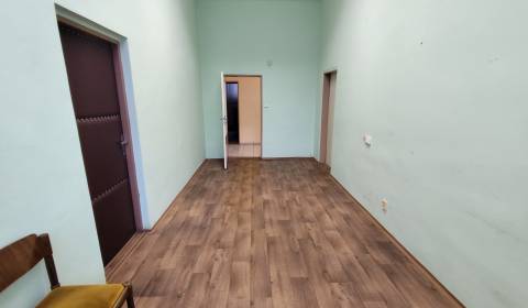 Pronájem Kancelářské prostory, Kancelářské prostory, Nové Zámky, Slove