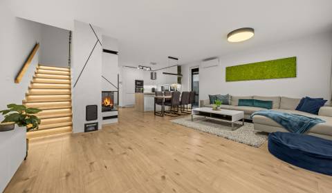 ROVINKA-Pronájem moderní zařízené novostavby 4pokojového rod.domu