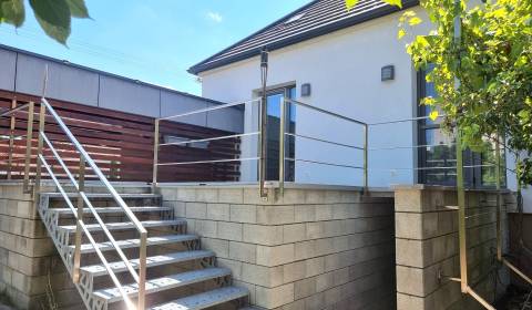 PRODEJ - 3 pokojový dům v centru města, Nitra