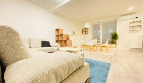 Pronájem Byt 2+1, Byt 2+1, Továrenská, Košice - Staré Mesto, Slovensko