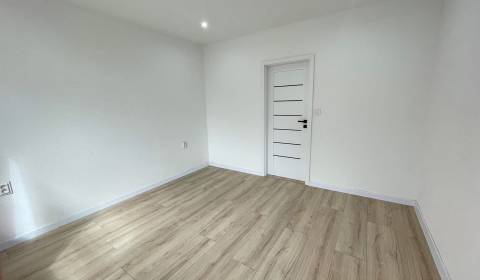 Prodej Byt 4+1, Byt 4+1, Švermova, Michalovce, Slovensko