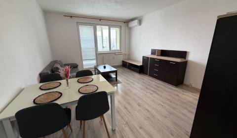 Pronájem Byt 2+1, Byt 2+1, Ľudovíta Fullu, Topoľčany, Slovensko