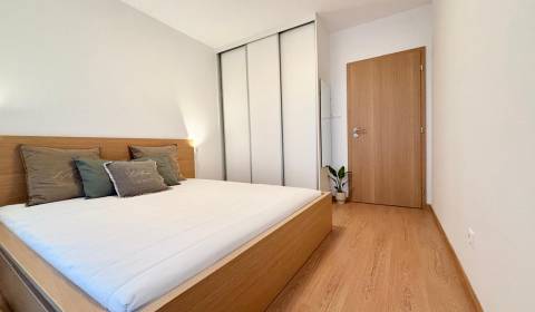 Pronájem Byt 2+1, Byt 2+1, Andreja Žarnova, Trnava, Slovensko