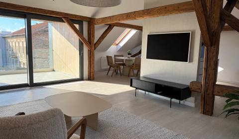 Pronájem Byt 3+1, Byt 3+1, Štefánikova, Nitra, Slovensko