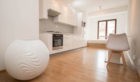 Pronájem Byt 3+1, Byt 3+1, Mäsiarska, Košice - Staré Mesto, Slovensko