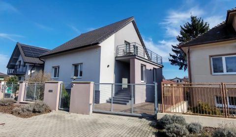 Prodej Rodinný dům, Rodinný dům, Jahodová, Trenčín, Slovensko
