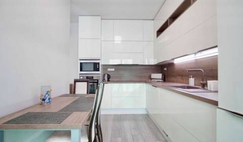 Prodej Byt 3+1, Byt 3+1, Nové Zámky, Slovensko