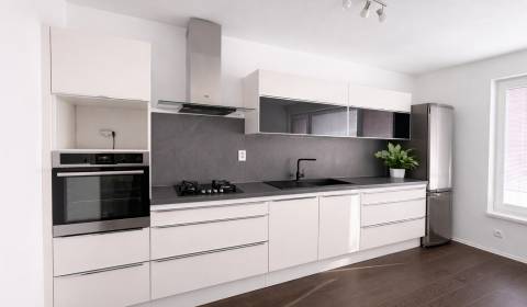 Prodej Byt 4+1, Byt 4+1, Senec, Slovensko