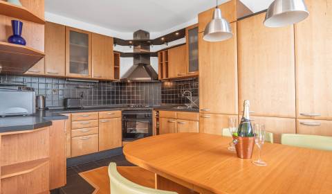 Prodej Byt 4+1, Byt 4+1, Janka Alexyho, Bratislava - Dúbravka, Slovens