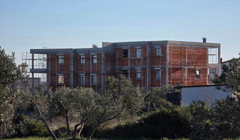 CHORVATSKO - Apartmány v krásné vesničce TRIBUNJ