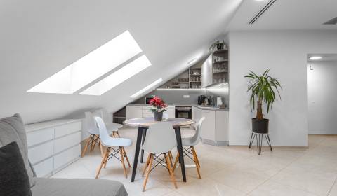 Prodej Byt 2+1, Byt 2+1, Námestie 1.mája, Bratislava - Staré Mesto, Sl