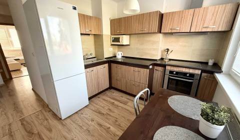 Pronájem Byt 2+1, Byt 2+1, Sídlisko, Senica, Slovensko