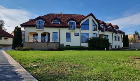 PRODEJ - EXKLUZIVNÍ VILA - NITRA