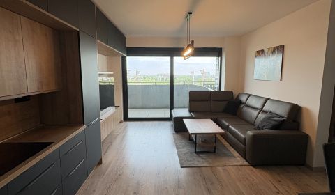 Moderní 2+kk byt s lodžií a garáží v centru Bratislavy