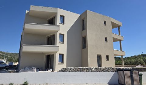 CHORVATSKO - Apartmány v krásné vesničce TRIBUNJ