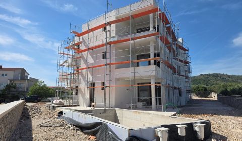CHORVATSKO - Apartmány v krásné vesničce TRIBUNJ