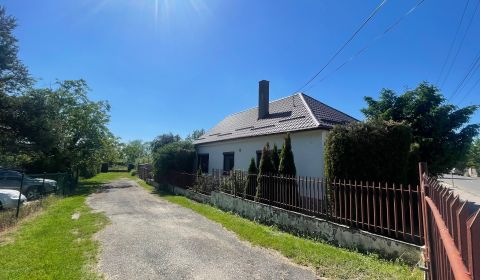Útulný rodinný dům s bazénem a zahradou v Topoľnici