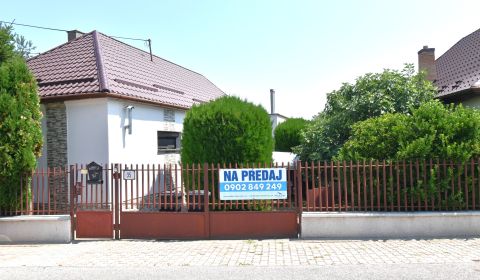 Útulný rodinný dům s bazénem a zahradou v Topoľnici