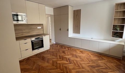 Prodej Byt 3+1, Byt 3+1, Medená, Bratislava - Staré Mesto, Slovensko