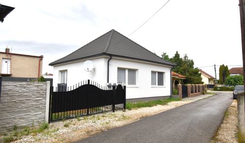 Kompletně zrekonstruovaný rodinný dům v klidné obci Horné Saliby