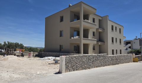 CHORVATSKO - Apartmány (K2) v krásné vesničce TRIBUNJ