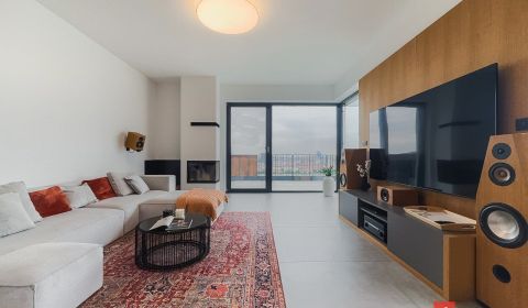 Pronájem Byt 3+1, Bratislava - Nové Mesto, Slovensko