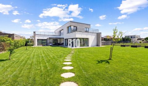 Prodej Rodinný dům, Rodinný dům, Borovicová, Senec, Slovensko