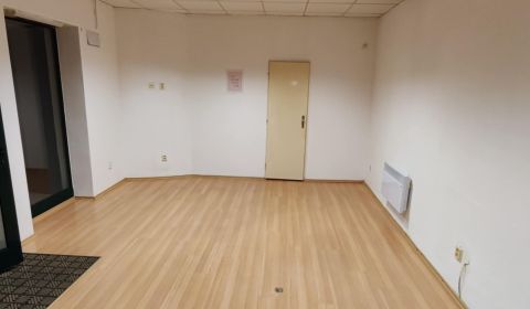 Pronájem Kancelářské prostory, Kancelářské prostory, Nádvorie Európy, 