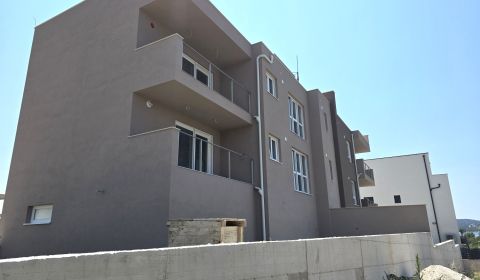 CHORVATSKO - Nové apartmány s garáží a skladovým prostorem - VODICE