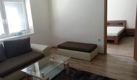 Pronájem Byt 2+1, Byt 2+1, Nové Zámky, Slovensko