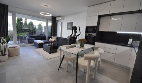 Prodej Byt 3+1, Byt 3+1, Svätovavrinecká, Bratislava - Nové Mesto, Slo