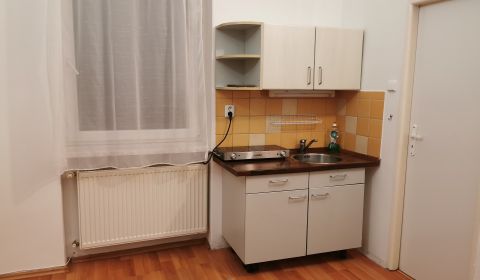 Pronájem Byt 1+1, Byt 1+1, Nové Zámky, Slovensko