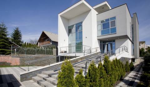 Rodinný dům, Voskova, pronájem, Bratislava - Nové Mesto, Slovensko