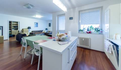 Pronájem Byt 4+1, Byt 4+1, Martinengova, Bratislava - Staré Mesto, Slo