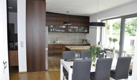 Byt 5+1 a víc, Kráľovské údolie, pronájem, Bratislava - Staré Mesto, S