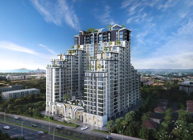 Výstavba bytů v Pattayi s výhledem na moře a moderní architekturou.