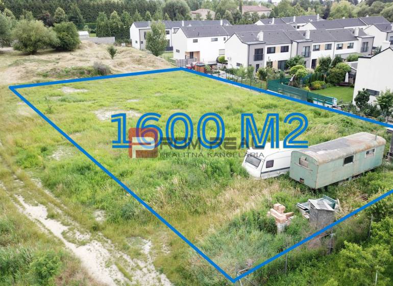 Pozemky na bydlení v Mariance na ulici Na Ovsisku, rozloha 1600 m², blízko domů.