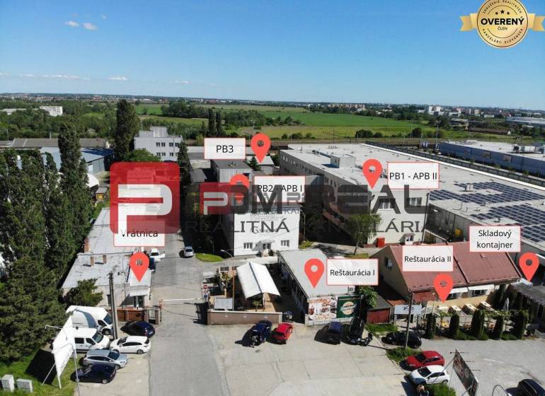 Průmyslový areál na Púchovské ulici v Bratislavě III s restauracemi a sklady.