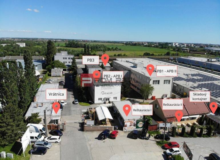 Areál skladů a hal na Púchovské ulici v Bratislavě III s označeními objektů.