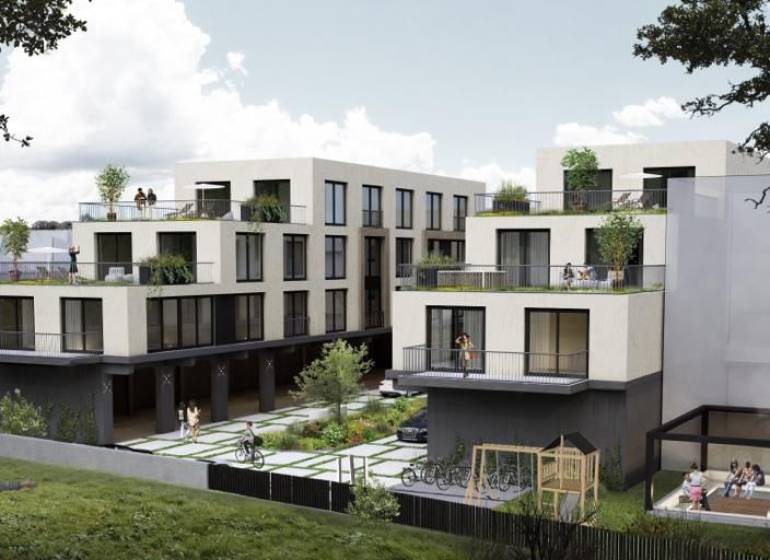Výstavba bytů na ulici M.R. Štefánika v Trenčíně s moderní architekturou.