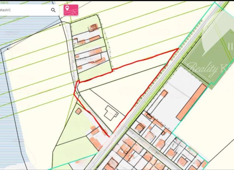 Mapa katastru v Komárně označuje pozemky - bydlení.