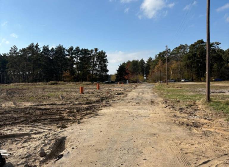 Stavební pozemek na ulici Pod Borovicí v Studience, ideální pro bydlení.