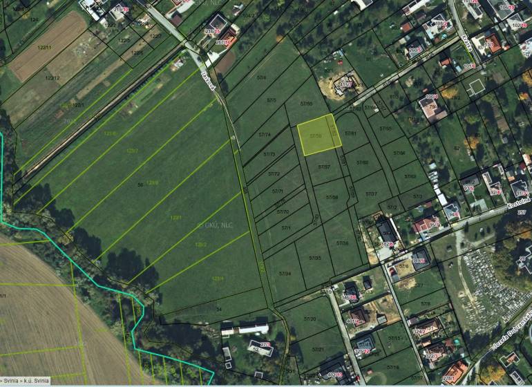 Katastrální mapa Pozemky - bydlení v Svinia se zakreslenými parcelami a ulicemi.