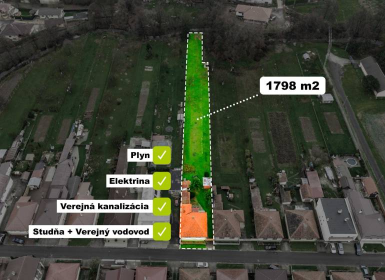 Letecký pohled na rodinný dům v Machulincích s velkým pozemkem, plyn a elektřina.
